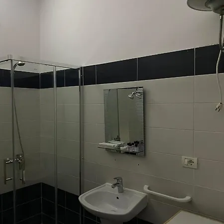Apartman Welcoming House W/ Wi-fi + Private Bathroom Tirana