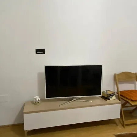 Apartman Welcoming House W/ Wi-fi + Private Bathroom Tirana